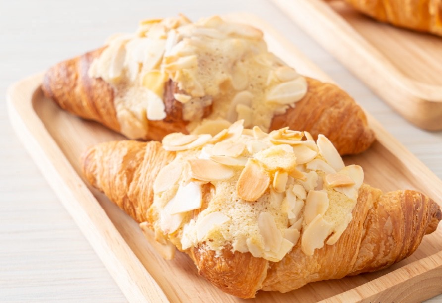 Almond-croissant