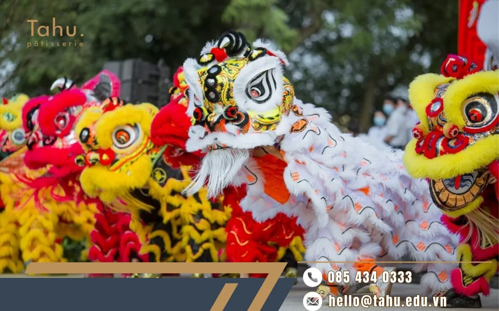 Đầu tư cho tiết mục văn nghệ trong bữa tiệc khai trương