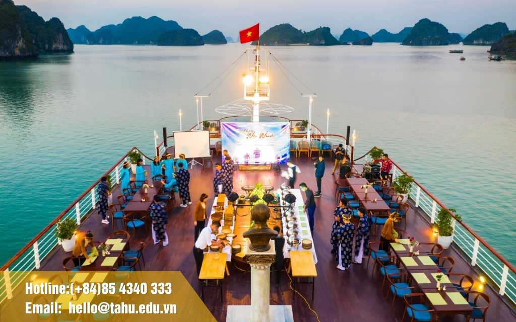 Tổ chức tiệc lưu động trên du thuyền Vịnh Hạ Long