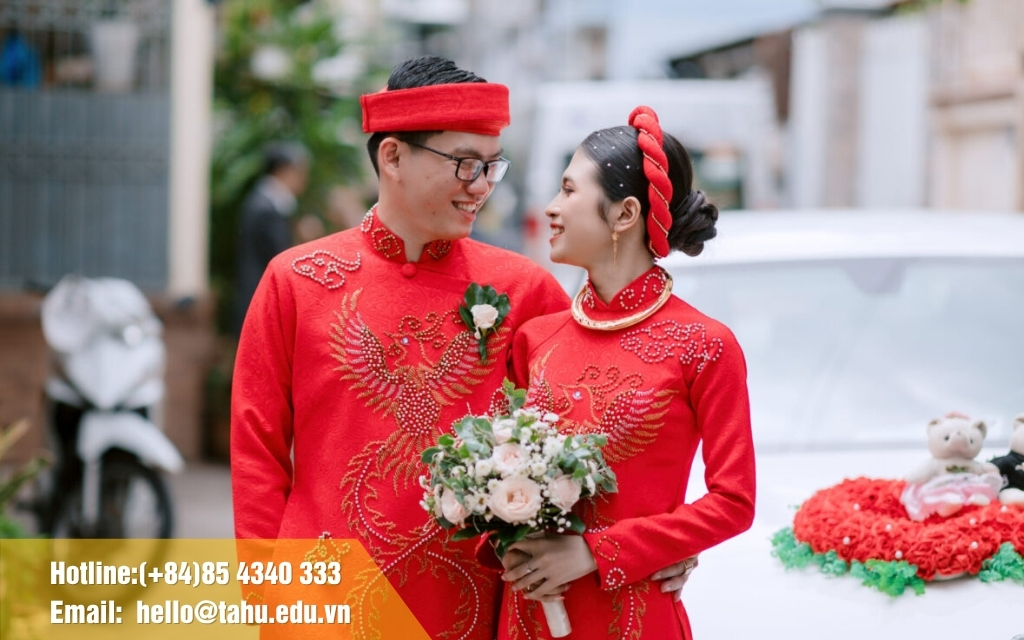 Trang phục truyền thống của cô dâu chú rễ trong lễ ăn hỏi