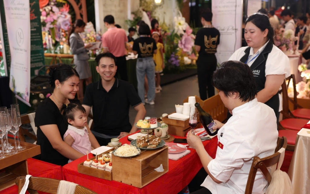 Tuỳ chọn hình thức tự phục vụ hoặc phục vụ tận nơi từ Tahu Catering