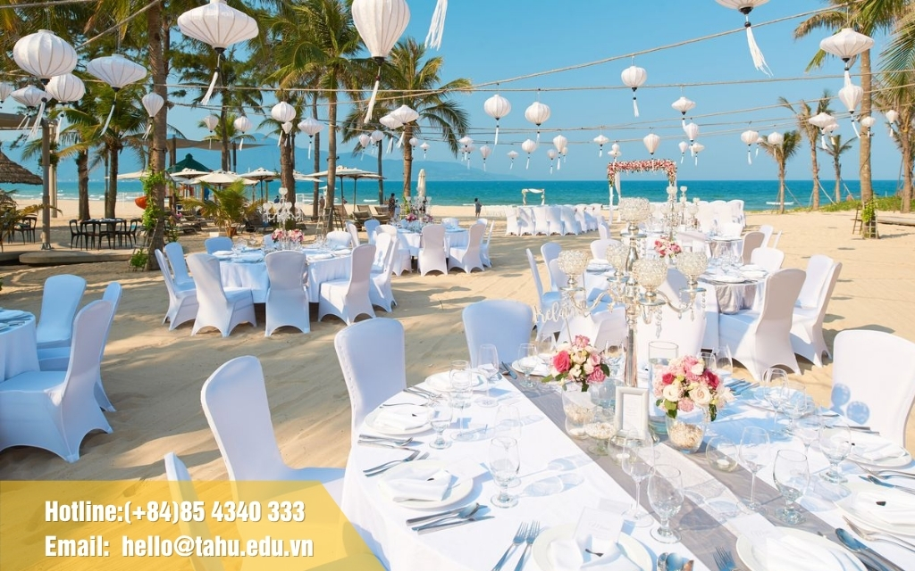 Tiệc liên hoan cuối năm ngoài trời