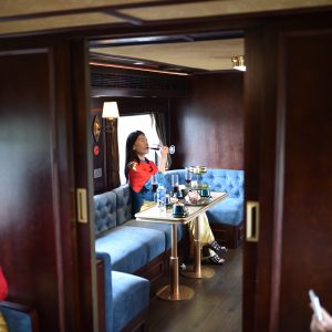 Tiệc trà khởi công